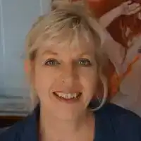 Hettie Rowley, award-winning artist and joint owner of Sydney Business Web